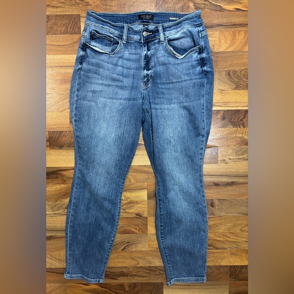 Judy Blue 14W Boyfriend Fit Stretch Jeans JB82335LT-PL Medium Wash Denim - Picture 6 of 6